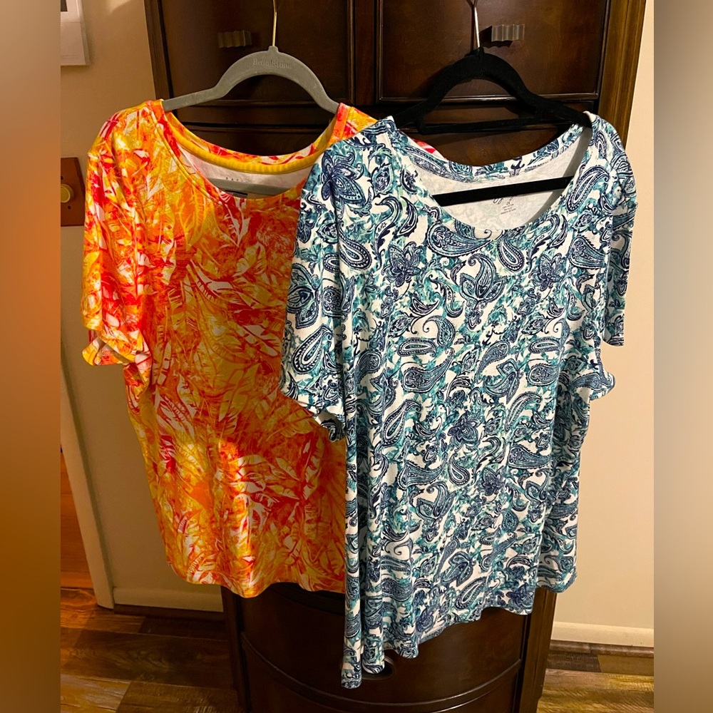 Lot of 2 like new, 100% cotton pullover t-shirts, no flaws, no odor